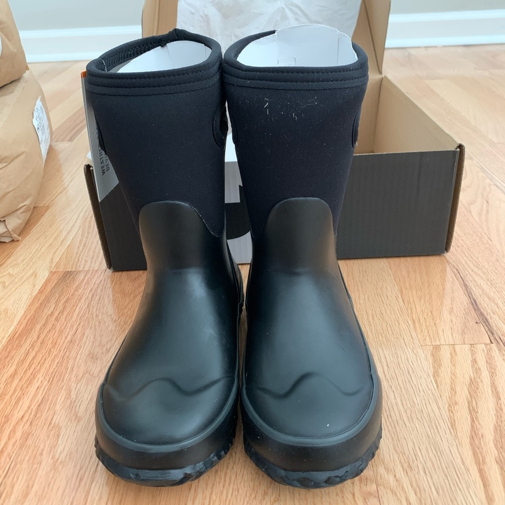 NIB Classic Black Bogs size 13